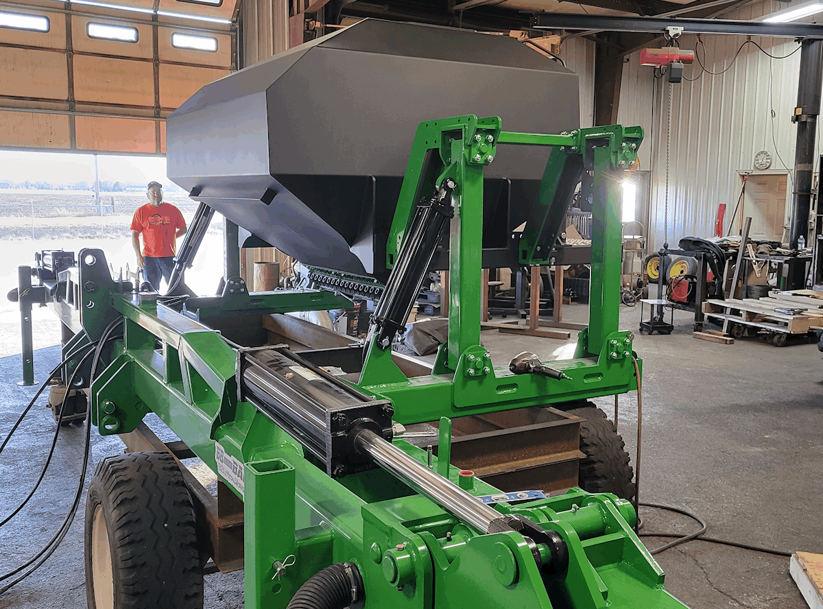 Planter Bar & Steel Tank